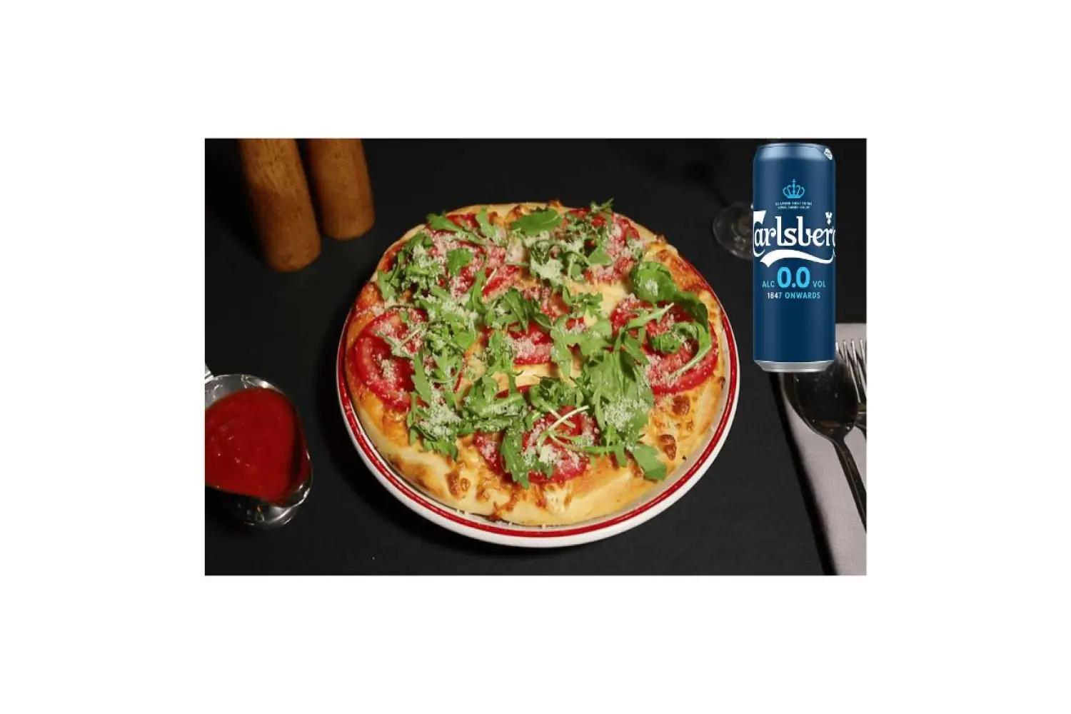 Pizza Quatro Formaggi cu Rosii si Rucola GIGANT + 1 doza Bere Carlsberg F A Gratuit