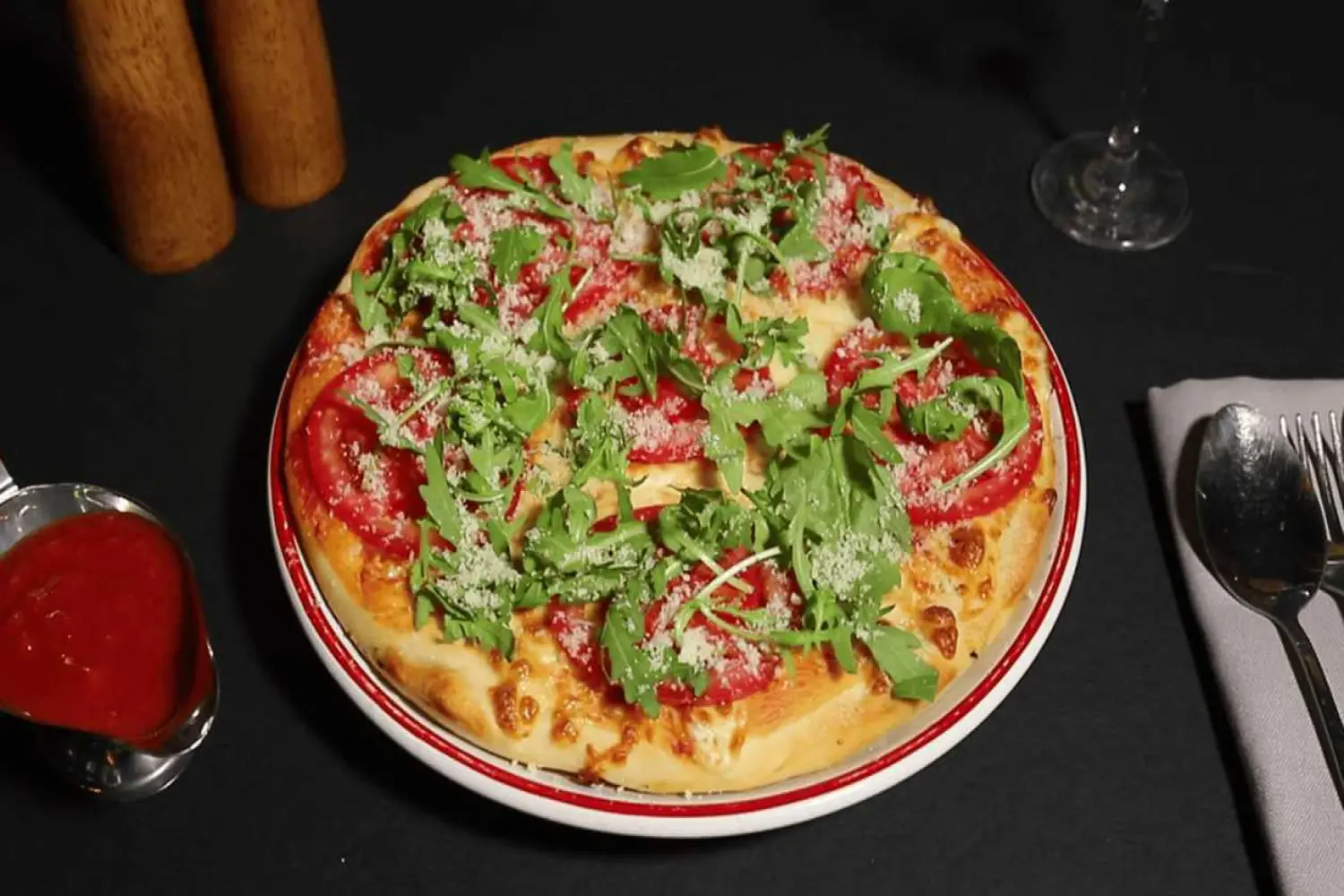 Pizza Quattro Formaggi cu Rosii si Rucola 30 cm