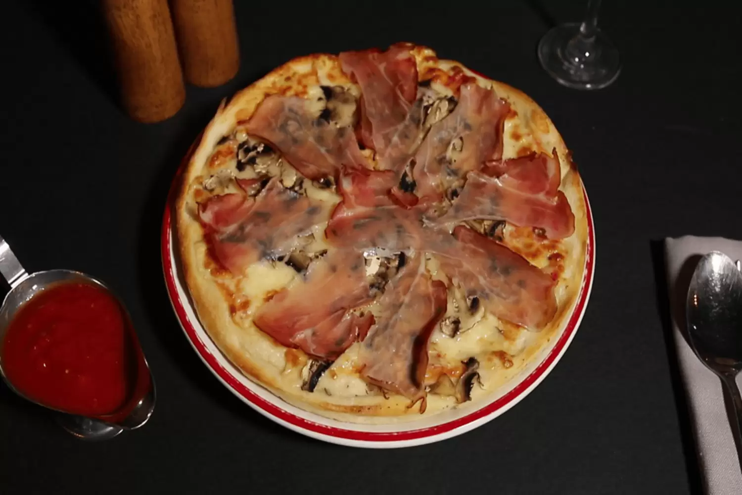 Pizza Prosciutto e Funghi BIG