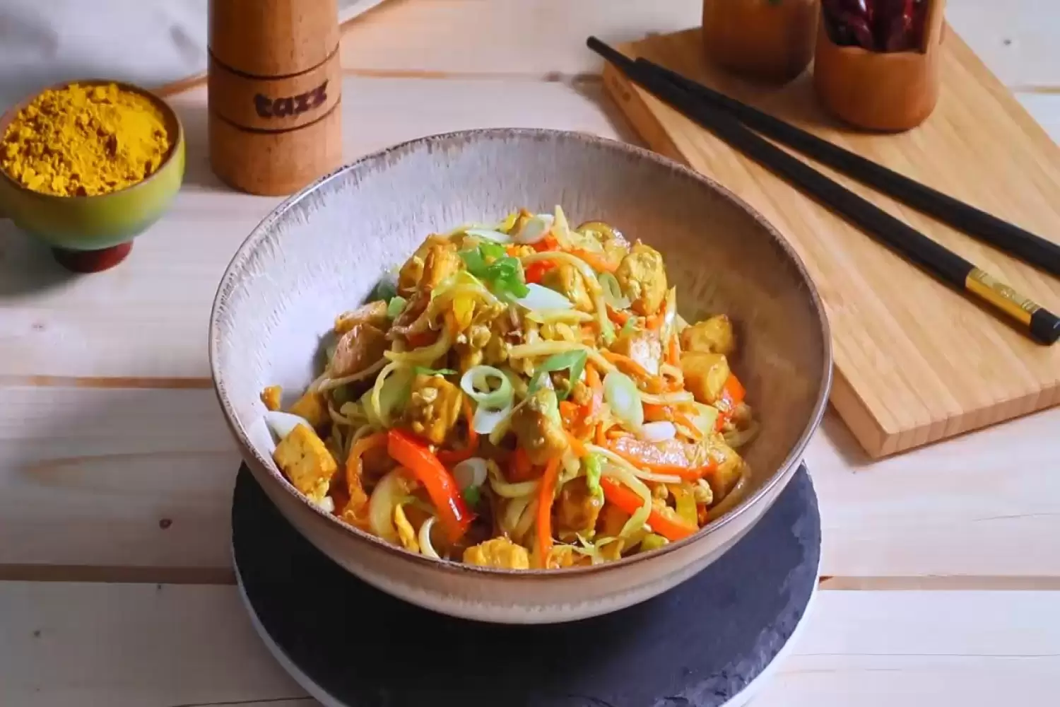 Noodles cu tofu si legume 360 Gr.