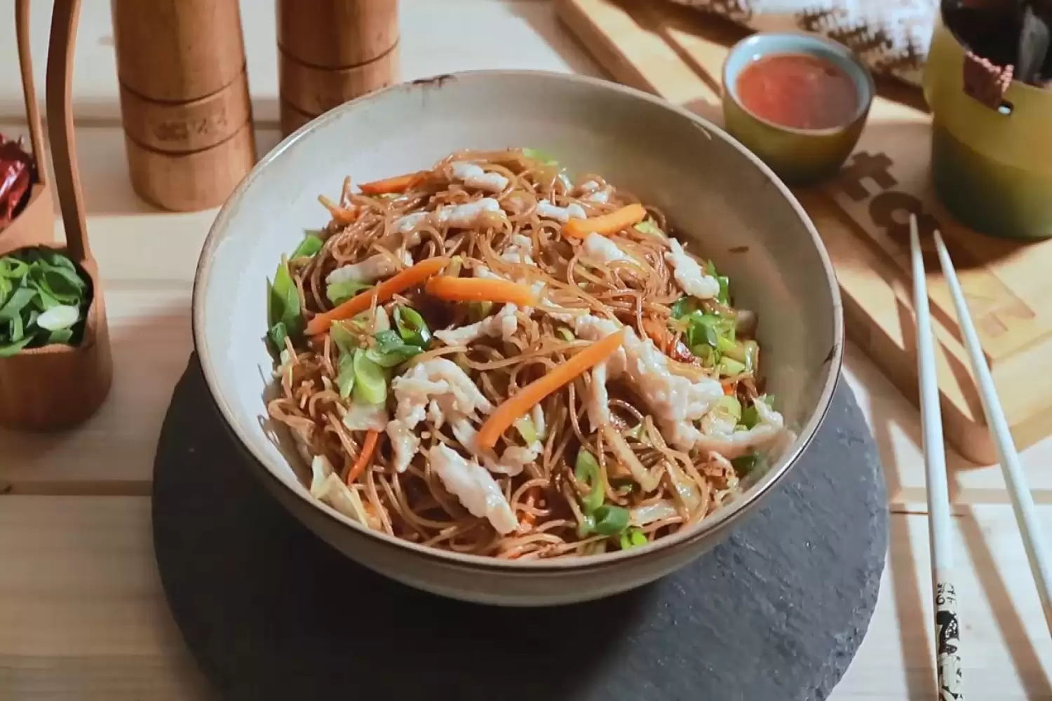 Noodles cu pui si Legume 360 Gr.